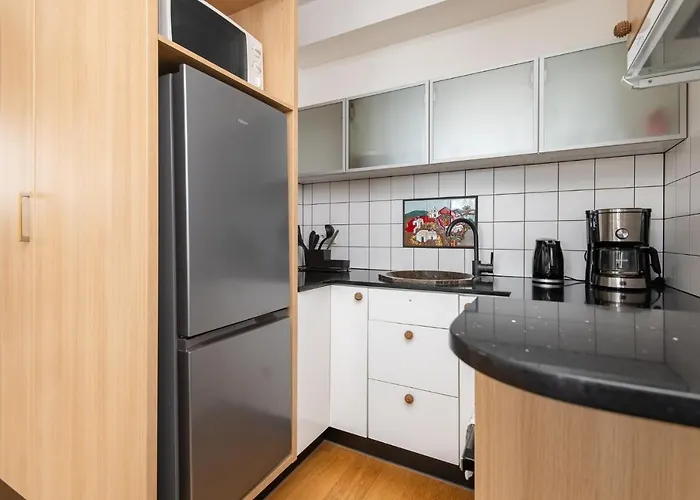 Orange Sipelga Balcony & Free Parking