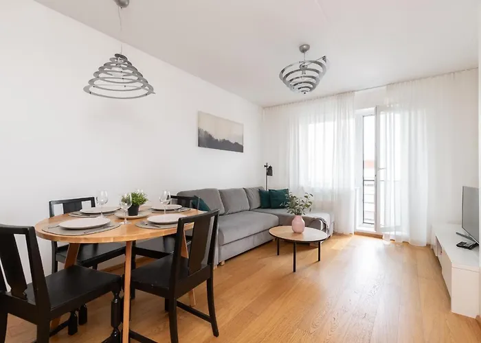 Orange Sipelga Balcony & Free Parking